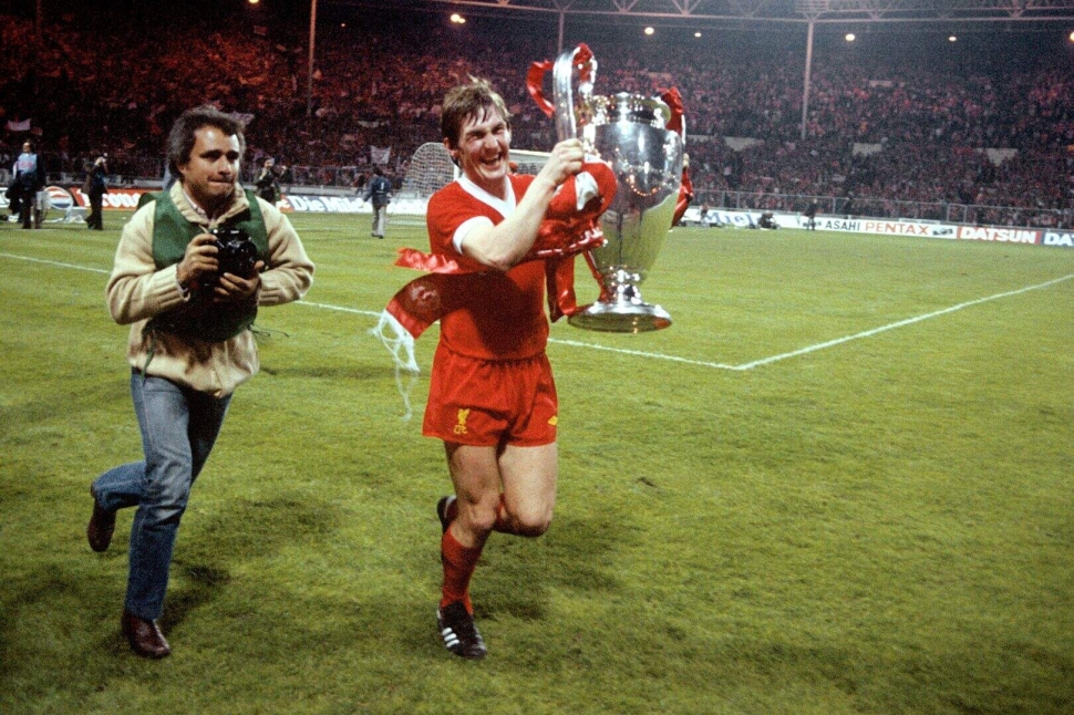 Box áo chữ ký Dalglish 7 signed Liverpool Champion League 1978 shirt