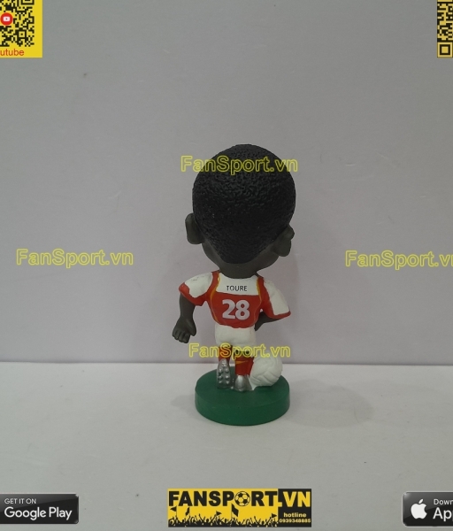 Tượng Kolo Toure 28 Arsenal home 2004-2005 corinthian PRO1148 prostars