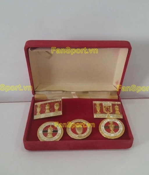 Badge 5x Manchester United Treble 1999 Winners box set red